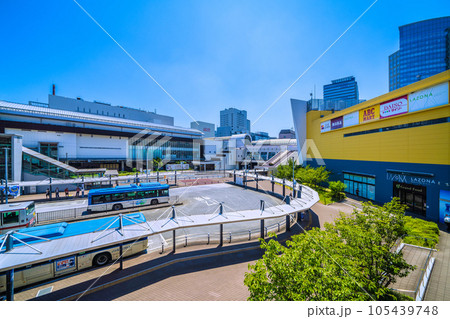 日本の川崎都市景観　川崎駅前やラゾーナ川崎プラザなどを望む 105439748