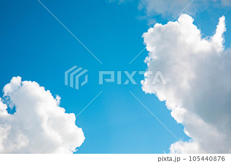 青空に浮かぶ雲 青空に浮かぶ雲 105440876