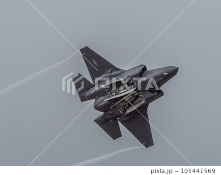 飛行機 F35 Lightning II 戦闘機 エアショー 飛行機 F35 Lightning II 戦闘機 エアショー 105441569