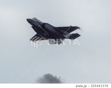 飛行機 F35  Lightning II 戦闘機 エアショー 105441570