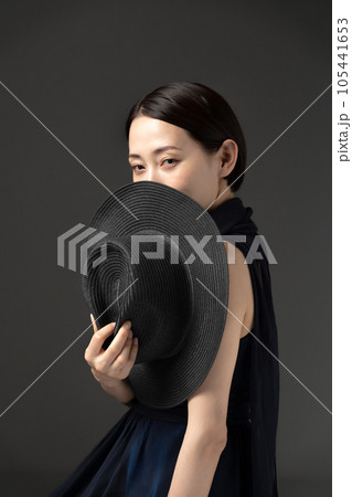 ビューティー　ミドル　黒背景　中折れハット 105441653