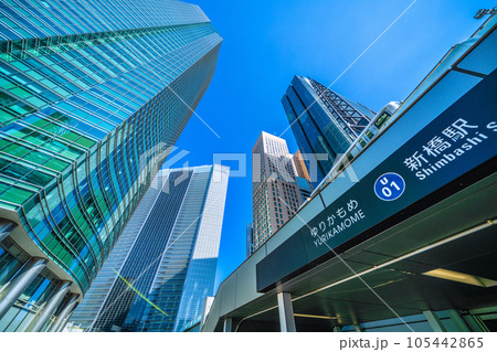 日本の東京都市景観 夏・猛烈な暑さ…汐留のオフィス街やゆりかもめ新橋駅出入口などを望む(連続写真) 日本の東京都市景観 夏・猛烈な暑さ…汐留のオフィス街やゆりかもめ新橋駅出入口などを望む(連続写真) 105442865