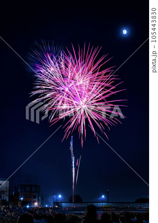 越谷花火大会の打ち上げ花火 105443830