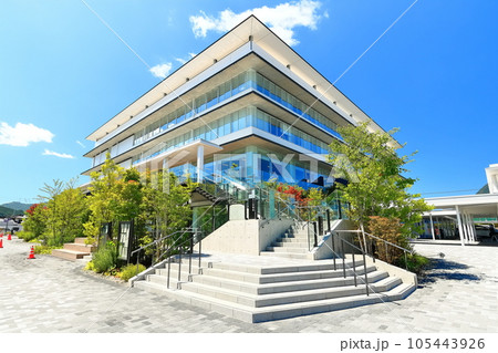 【香川県】晴天の善通寺市役所（新庁舎） 105443926