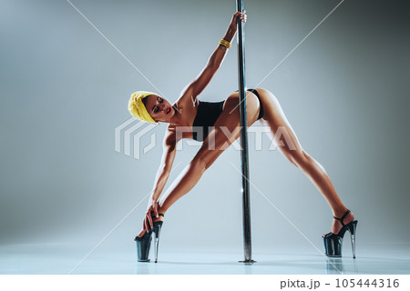 Woman poledancing 105444316