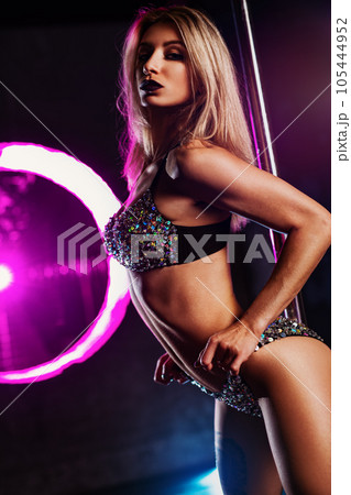 Pole dance woman portrait 105444952