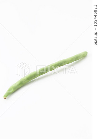 インゲン豆 白バック インゲン豆 白バック 105446921