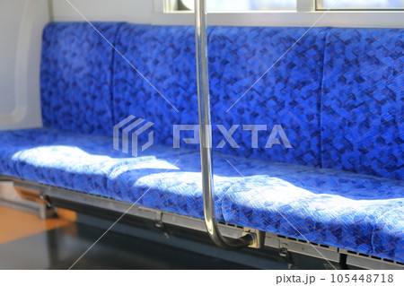 在来線の電車（車内） 105448718