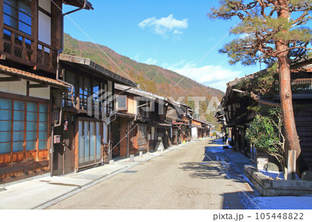 中山道木曽路 奈良井宿の町並み 中山道木曽路 奈良井宿の町並み 105448822