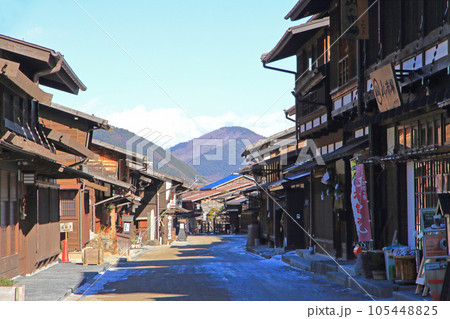 中山道木曽路 奈良井宿の町並み 中山道木曽路 奈良井宿の町並み 105448825