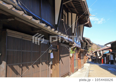 中山道木曽路 奈良井宿の町並み 中山道木曽路 奈良井宿の町並み 105448826