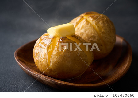 熱々のじゃがバター 熱々のじゃがバター 105450060