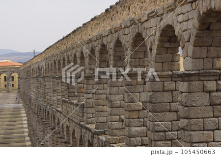 スペイン セゴビアにあるローマ水道橋 105450663