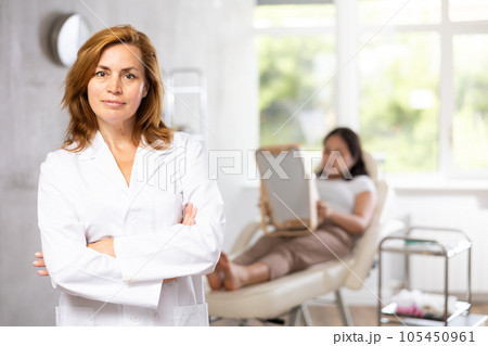 Asian woman waiting a facial beauty procedure Asian woman waiting a facial beauty procedure 105450961