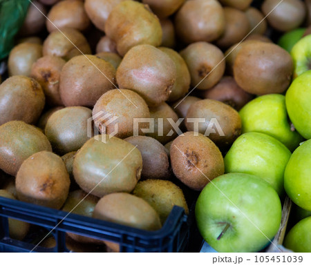 Fresh ripe kiwi for sale 105451039