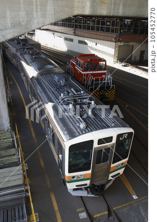 大宮総合車両センターにて検査中の高崎地区211系電車 大宮総合車両センターにて検査中の高崎地区211系電車 105452770