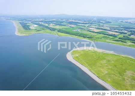 北海道 石狩川河口を空撮 北海道 石狩川河口を空撮 105455432