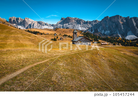Beautiful mountain pasture view at autumn, Puez-Odle, Dolomites, Italy Beautiful mountain pasture view at autumn, Puez-Odle, Dolomites, Italy 105457244