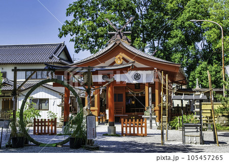 埼玉県　秩父今宮神社　鳥居と社殿 105457265