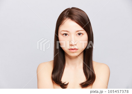 ビューティー若い日本人女性　髪の毛の綺麗な女性 105457378