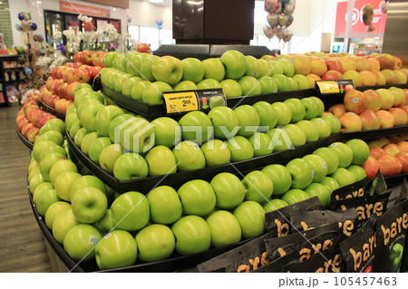 アメリカ　スーパーマーケット　お土産やアメリカ限定ビール選びに　SAFEWAY COSTCO 105457463