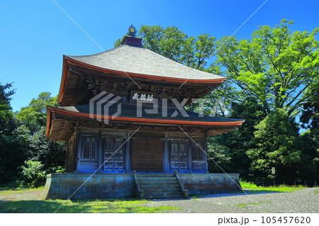 【富山県】快晴の勝興寺の経堂 105457620