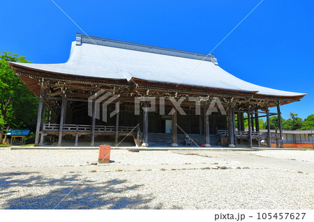 【富山県】快晴の勝興寺の巨大な本堂(国宝) 【富山県】快晴の勝興寺の巨大な本堂(国宝) 105457627