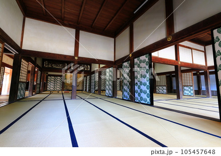 【富山県】快晴の勝興寺の大広間及び式台の内部 【富山県】快晴の勝興寺の大広間及び式台の内部 105457648