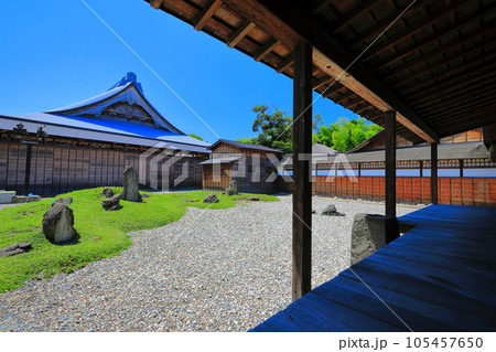 【富山県】快晴の勝興寺の大広間及び式台の内部 【富山県】快晴の勝興寺の大広間及び式台の内部 105457650