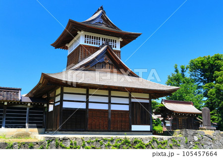 【富山県】快晴の勝興寺の鼓堂 105457664