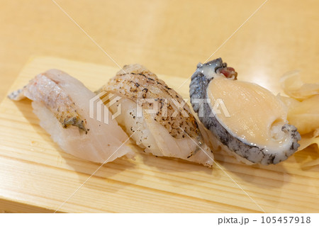のどぐろとアワビの美味しい握り寿司 のどぐろとアワビの美味しい握り寿司 105457918