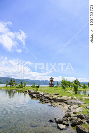 聖徳太子の像が祀られている洞爺湖 浮見堂 105458725