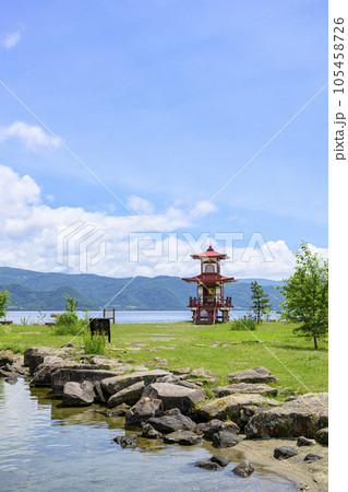 聖徳太子の像が祀られている洞爺湖 浮見堂 105458726