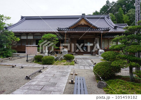 岡山県美咲町にある高野山真言宗の寺院「興禅寺」:客殿 岡山県美咲町にある高野山真言宗の寺院「興禅寺」:客殿 105459182