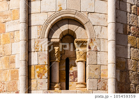 Window in the apse of the Church of Santa Maria la Nueva in Zamora 105459359
