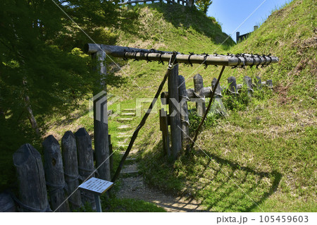 愛知県豊田市 城跡公園足助城 はねあげ戸 愛知県豊田市 城跡公園足助城 はねあげ戸 105459603
