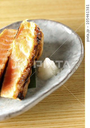 鮭、サーモン、焼き魚、ハラス 鮭、サーモン、焼き魚、ハラス 105461381