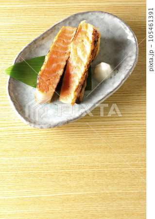 鮭、サーモン、焼き魚、ハラス、俯瞰撮影 105461391