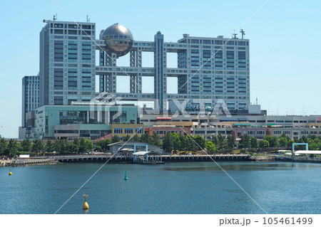 台場公園から見たフジテレビ本社ビル【東京都港区】 台場公園から見たフジテレビ本社ビル【東京都港区】 105461499