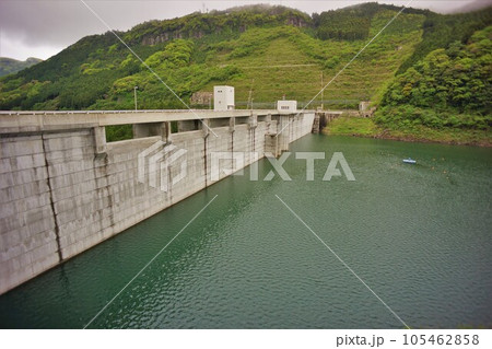 中木場ダムの堤体とダム湖 中木場ダムの堤体とダム湖 105462858
