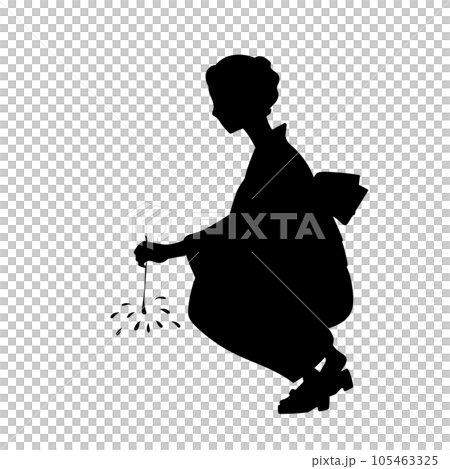 線香花火をする浴衣女性　シルエット 105463325