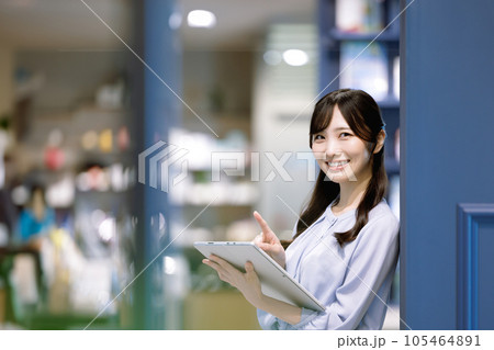 若い女性 ビジネスイメージ 撮影協力:Creadisce(丸善雄松堂株式会社) 若い女性 ビジネスイメージ 撮影協力:Creadisce(丸善雄松堂株式会社) 105464891