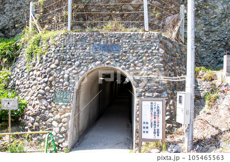 畳ヶ浦隧道　島根県浜田市石見畳ヶ浦 105465563