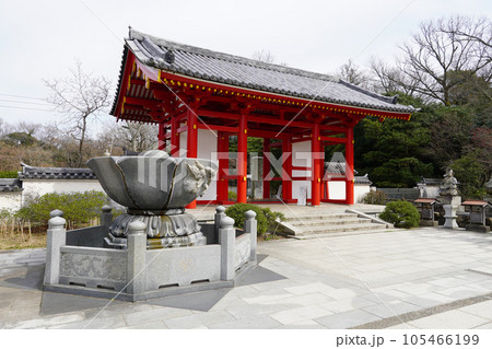 東大門　四国霊場第84番札所「屋島寺」 105466199