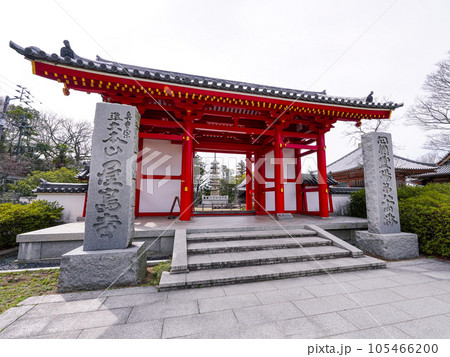 東大門　四国霊場第84番札所「屋島寺」 105466200