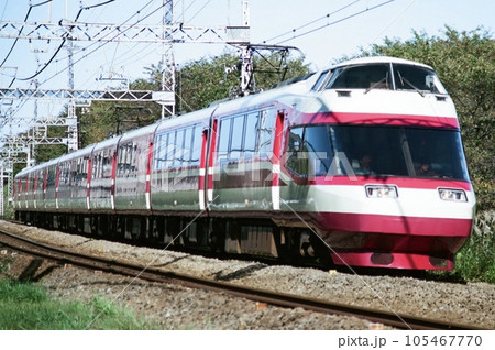温泉地箱根湯本へ向かうロマンスカー10000形 105467770