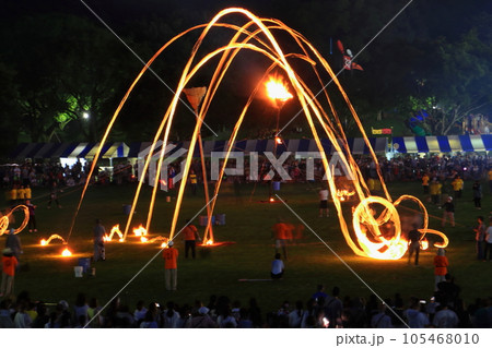 子ども柱松（ななせの火群まつり・大分市） 105468010