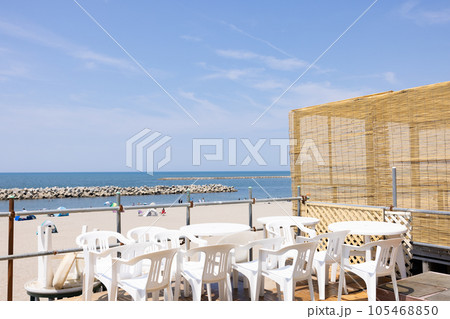新潟県の関屋浜のビーチテラス 新潟県の関屋浜のビーチテラス 105468850