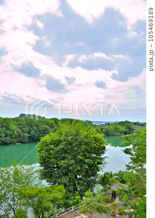《岐阜県》川辺町　緑豊かな飛騨川 105469189