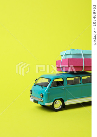 Shopping and making purchase concept, sale and discount 105469763